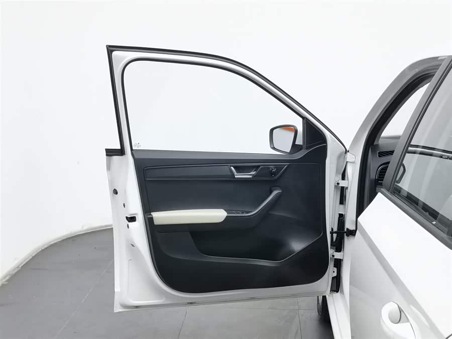 Skoda Fabia 2016 immagine di auto #9