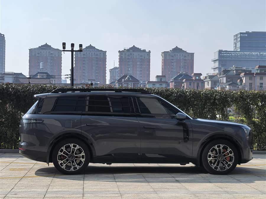 Lynk & Co 900 2025 car image #9