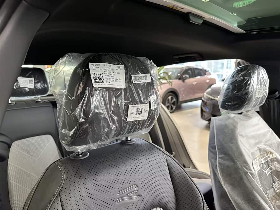 Volkswagen Golf 2025 car image #9