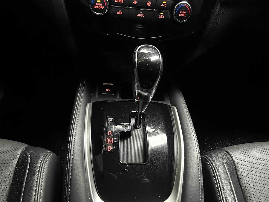 Nissan X-Trail 2023 immagine di auto #9