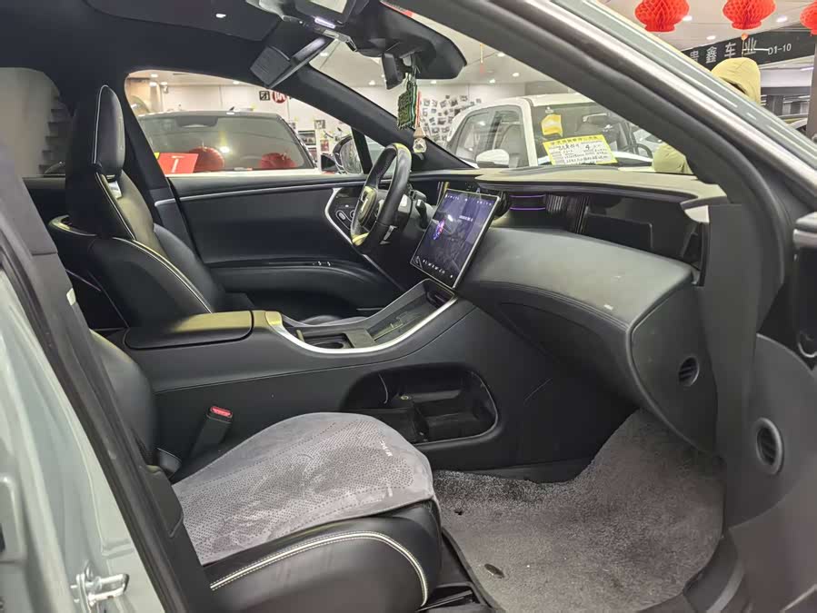 Avatr 11 2023 car image #9