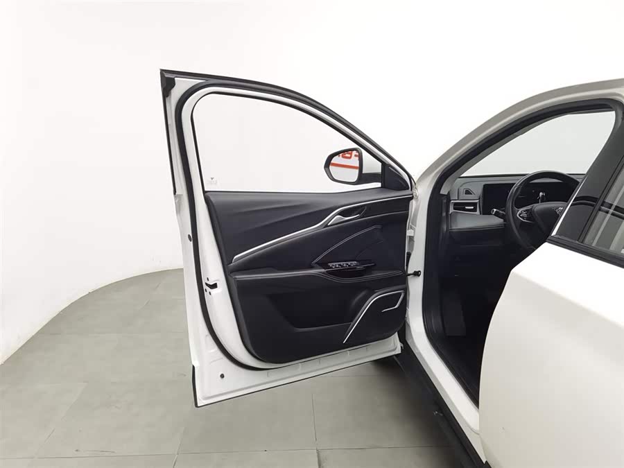 哪吒汽车 哪吒U 2021 汽车图片 #9