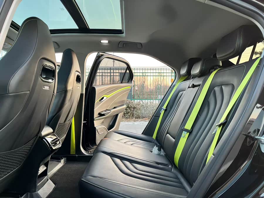 哪吒汽车 哪吒U 2022 汽车图片 #9