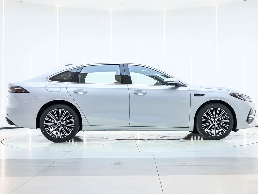 GEELY 2025 immagine di auto #9