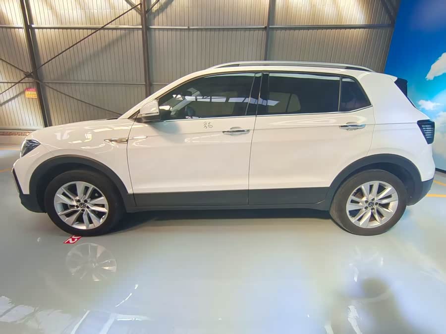 Volkswagen T-Cross 2023 car image #9