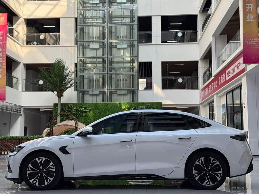 BYD Seal 2023 immagine di auto #9