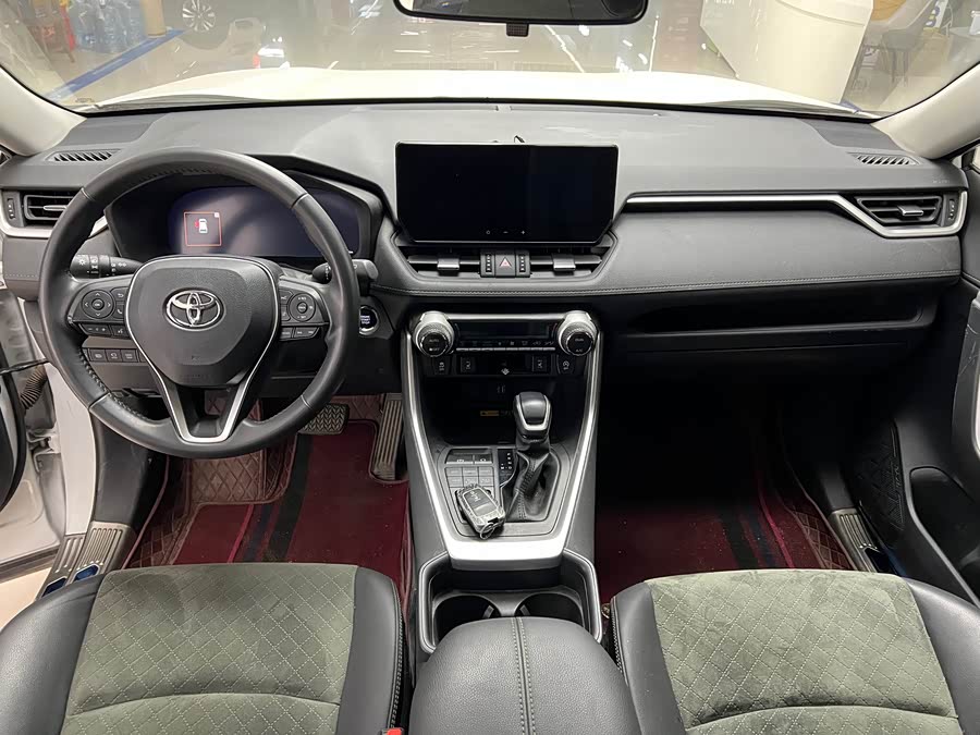 Toyota RAV4 2023 car image #9