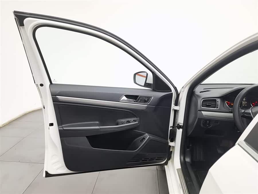 Volkswagen Lavida 2016 car image #9