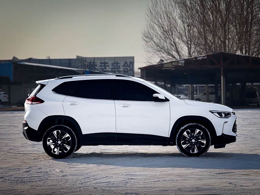 Chevrolet Tracker 2022 imagen de coche #9