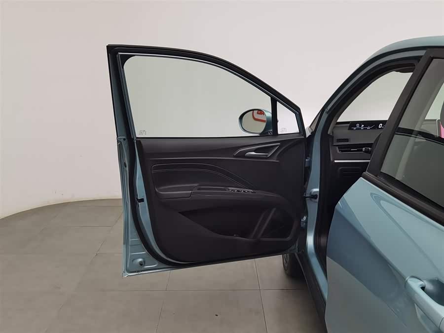 哪吒汽车 哪吒V 2021 汽车图片 #9