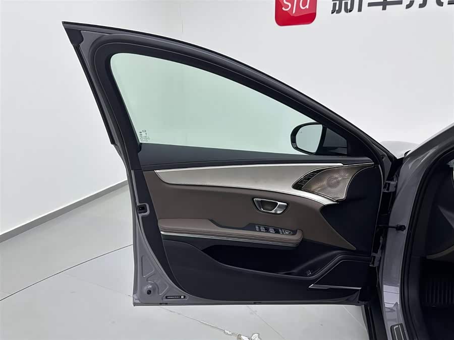 BYD Han 2025 car image #9