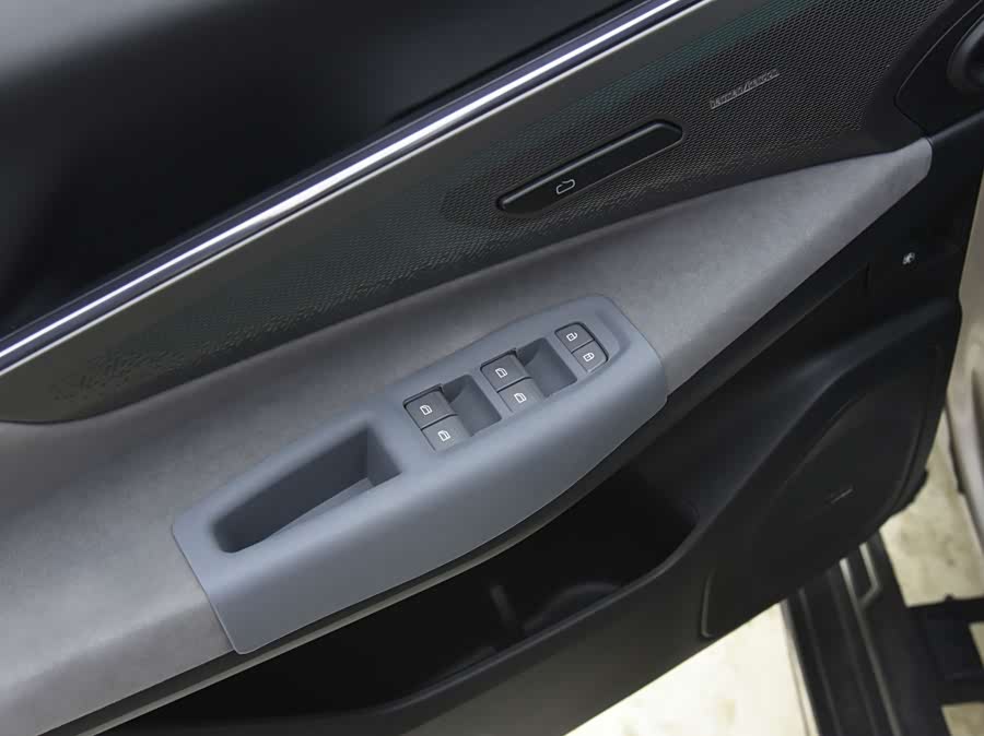 Lynk & Co 08 EM-P 2024 car image #9