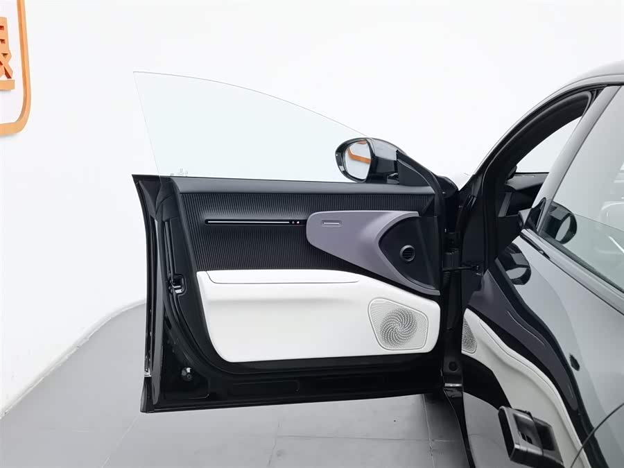 Avatr 12 2025 car image #9