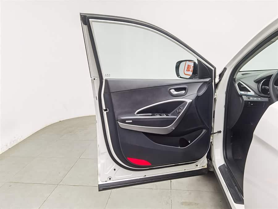 Hyundai Santa Fe 2014 car image #9