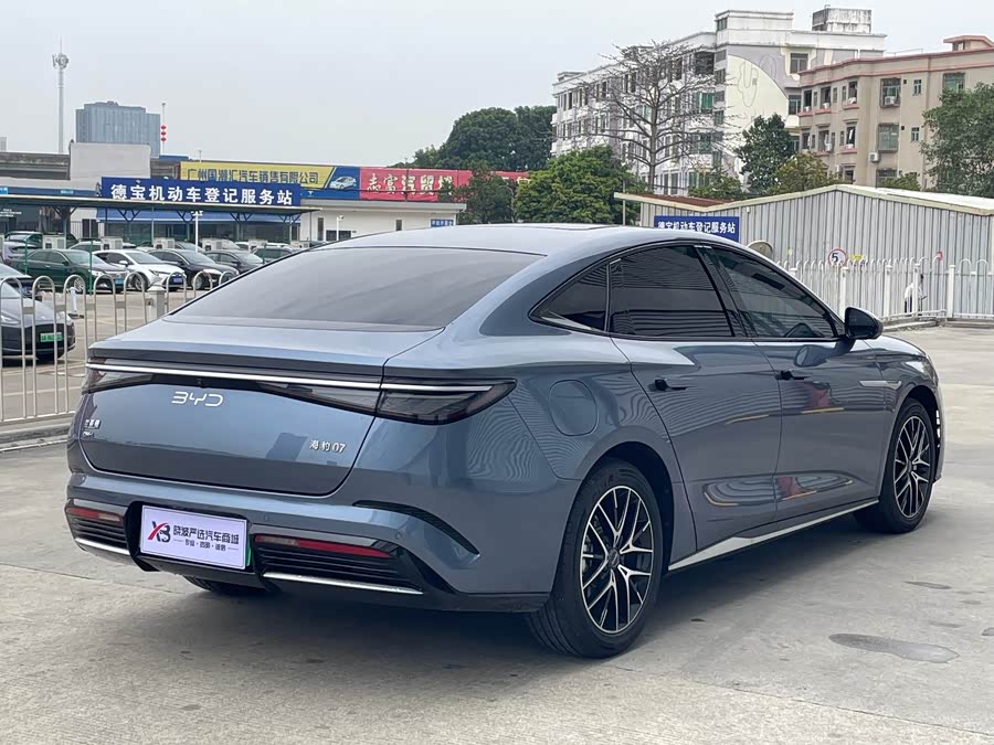 BYD Seal 07 DM-i 2024 immagine di auto #9