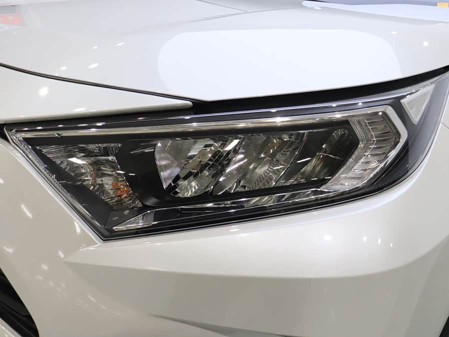 Toyota RAV4 2024 car image #9