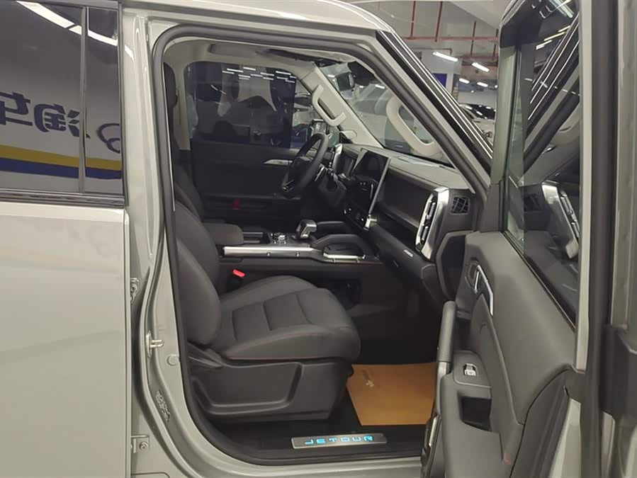 Jetour Traveller 2023 car image #9