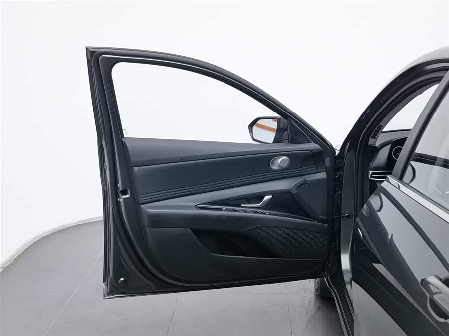 Hyundai Elantra 2023 immagine di auto #9