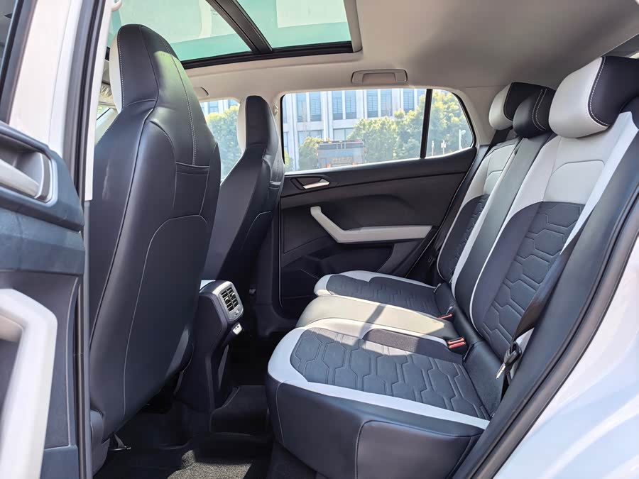 Volkswagen Tharu 2025 immagine di auto #9