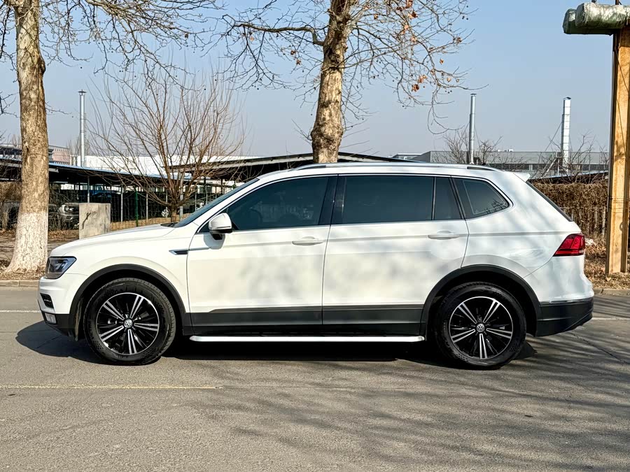 Volkswagen Tiguan L 2021 car image #9