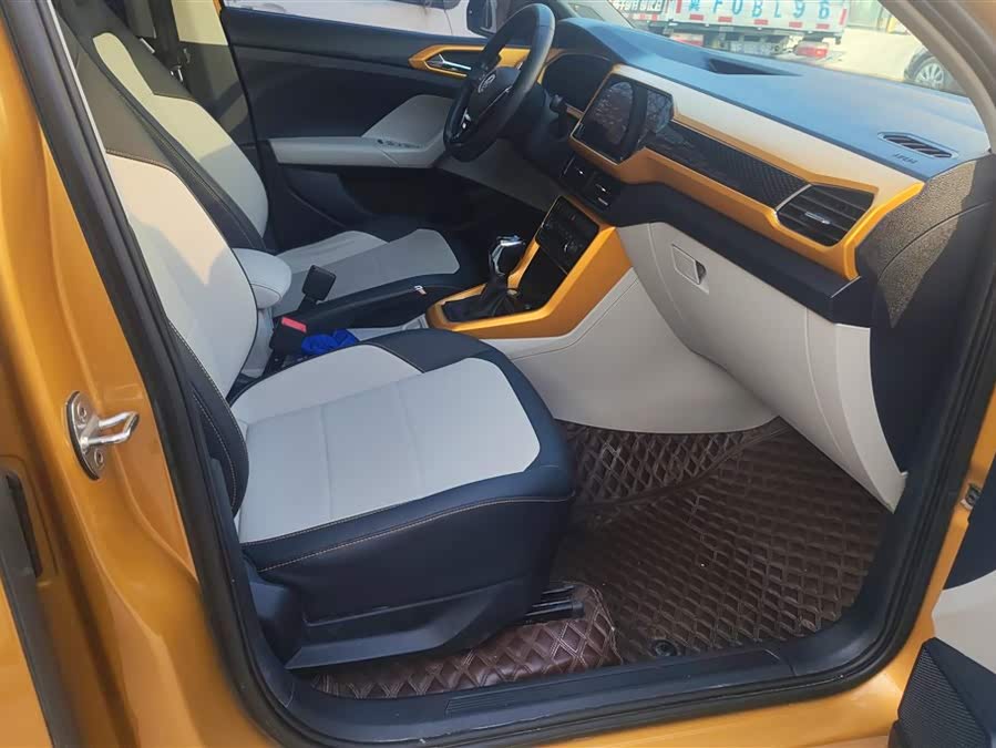 Volkswagen T-Cross 2019 car image #9