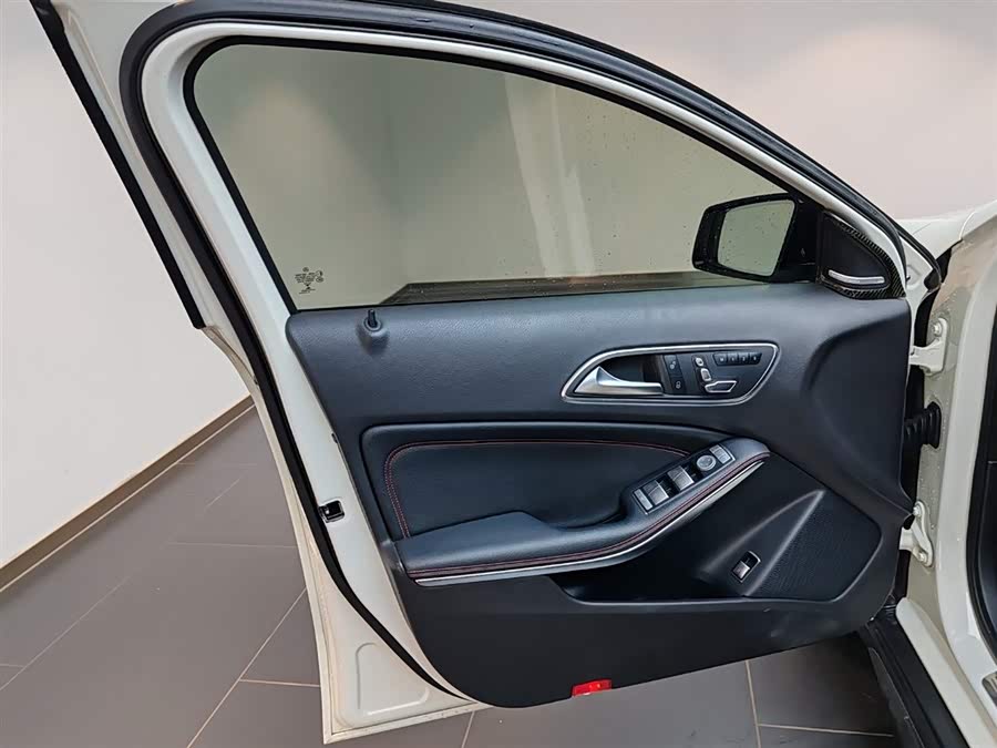 Mercedes-Benz GLA AMG 2018 car image #9