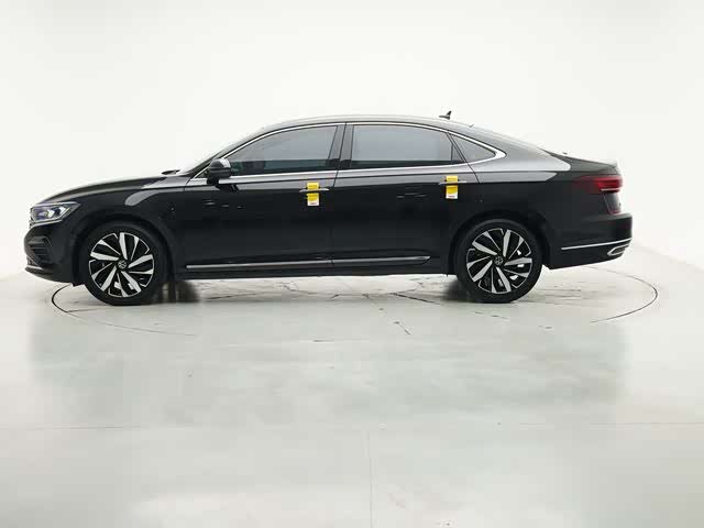 Volkswagen Passat 2023 imagen de coche #9