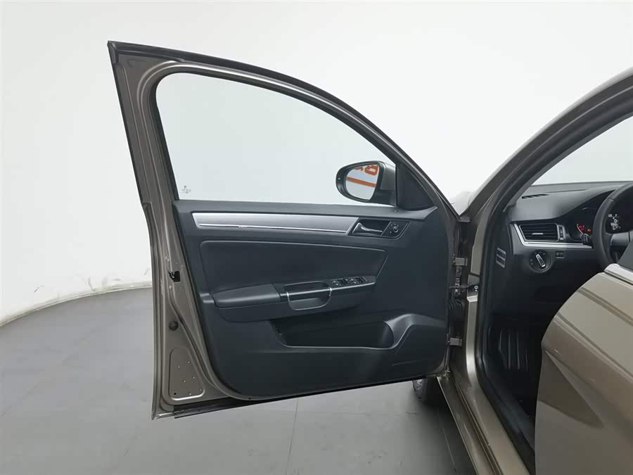 Volkswagen Bora 2013 immagine di auto #9