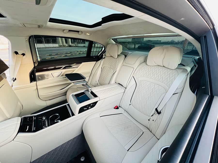 BMW 7 Series 2020 #9 BMW 7 Series 2020 car image #9