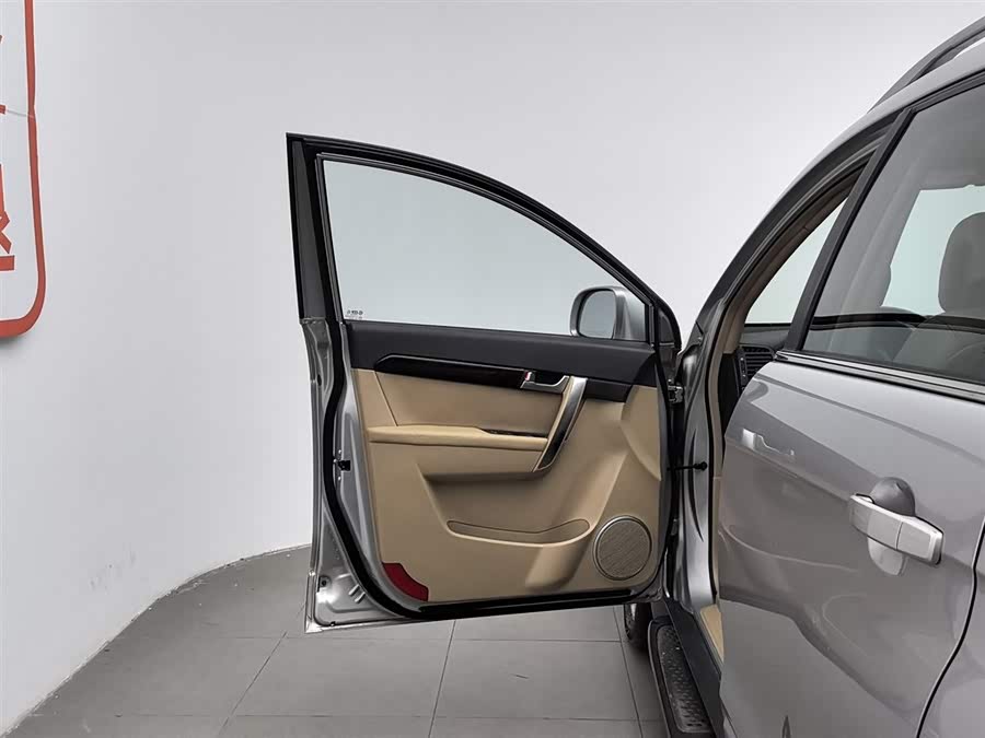 Chevrolet Captiva (Imported) 2010 car image #9