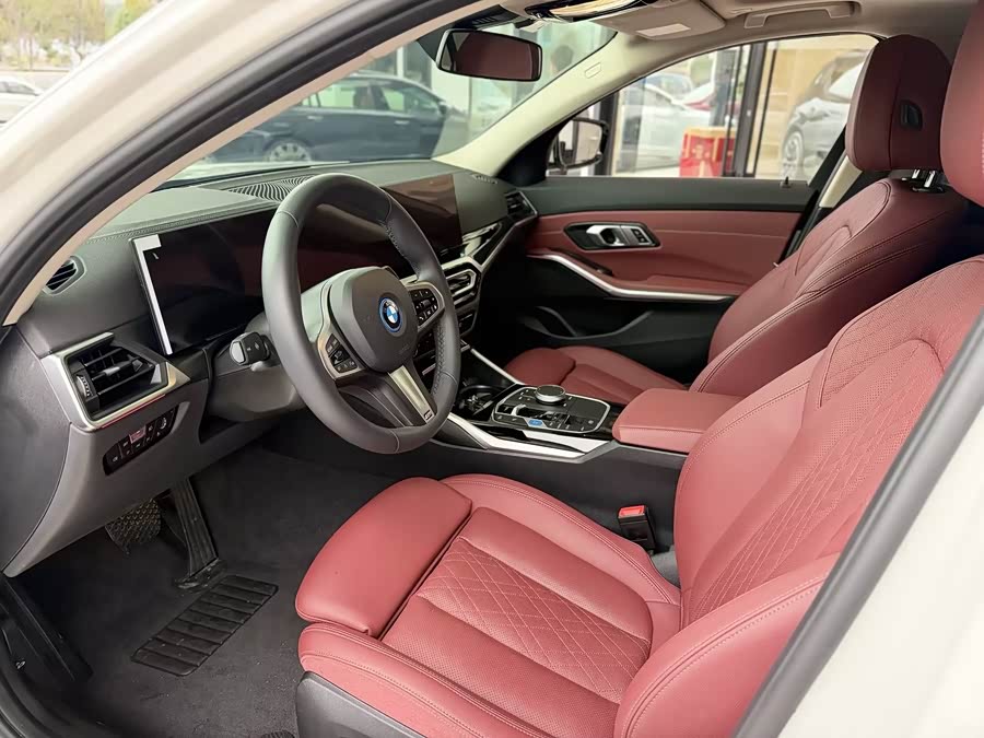 BMW i3 2024 car image #9