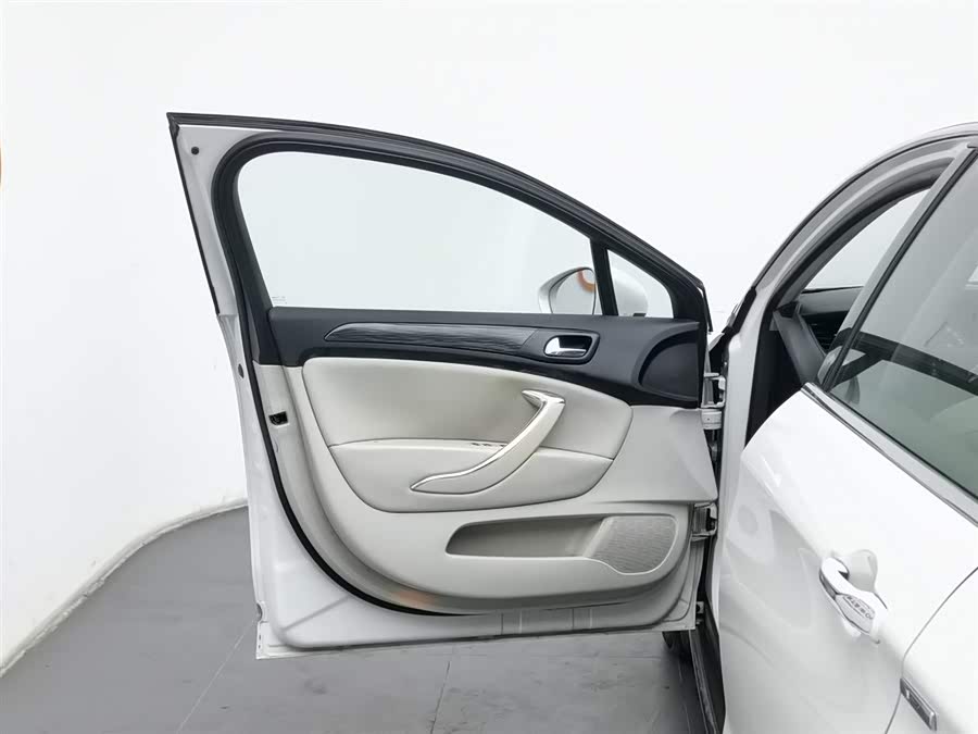 Citroen C5 2012 car image #9