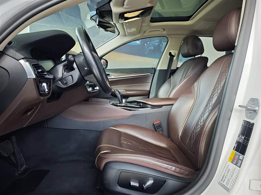 BMW 5 Series New Energy 2019 car image #9