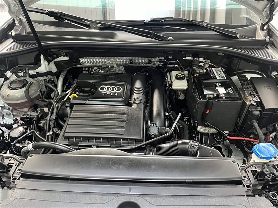 Audi Q3 2020 car image #9