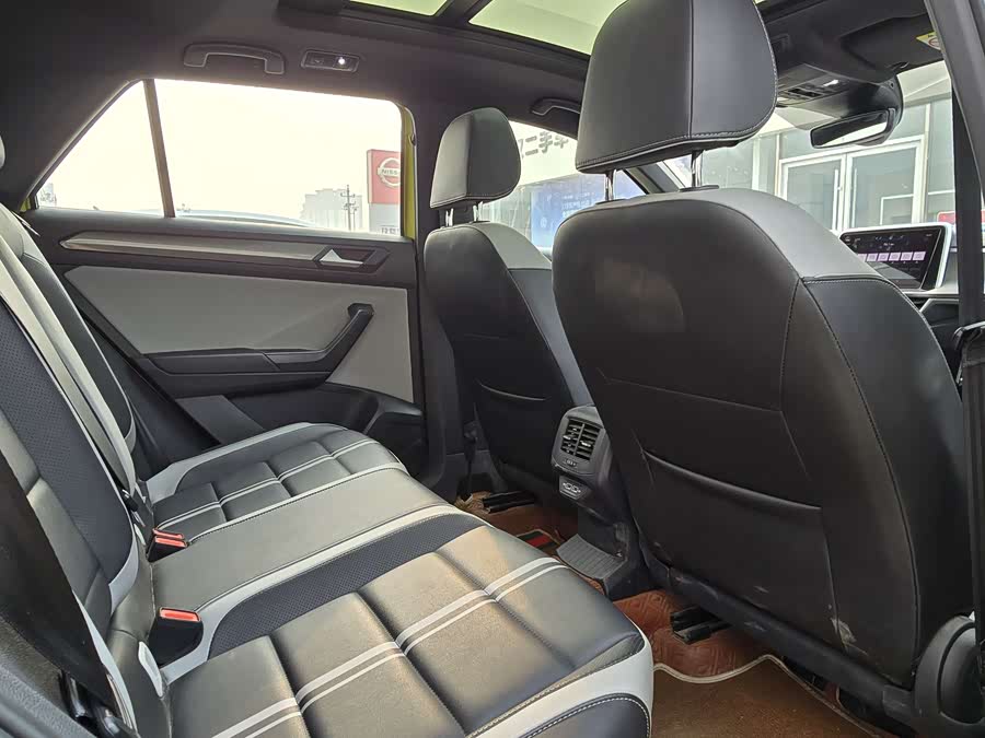 Volkswagen T-Roc 2023 #9 Volkswagen T-Roc 2023 car image #9