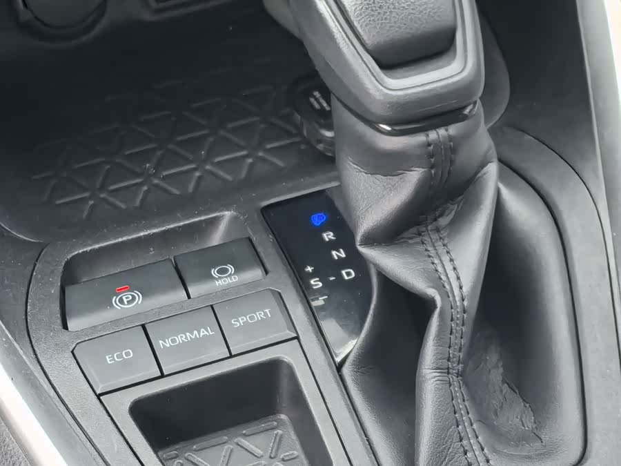 Toyota RAV4 Hybird E+ 2021 immagine di auto #9