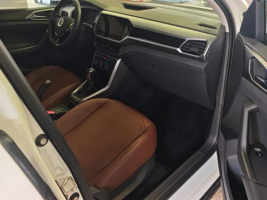 Volkswagen T-Cross 2021 immagine di auto #9