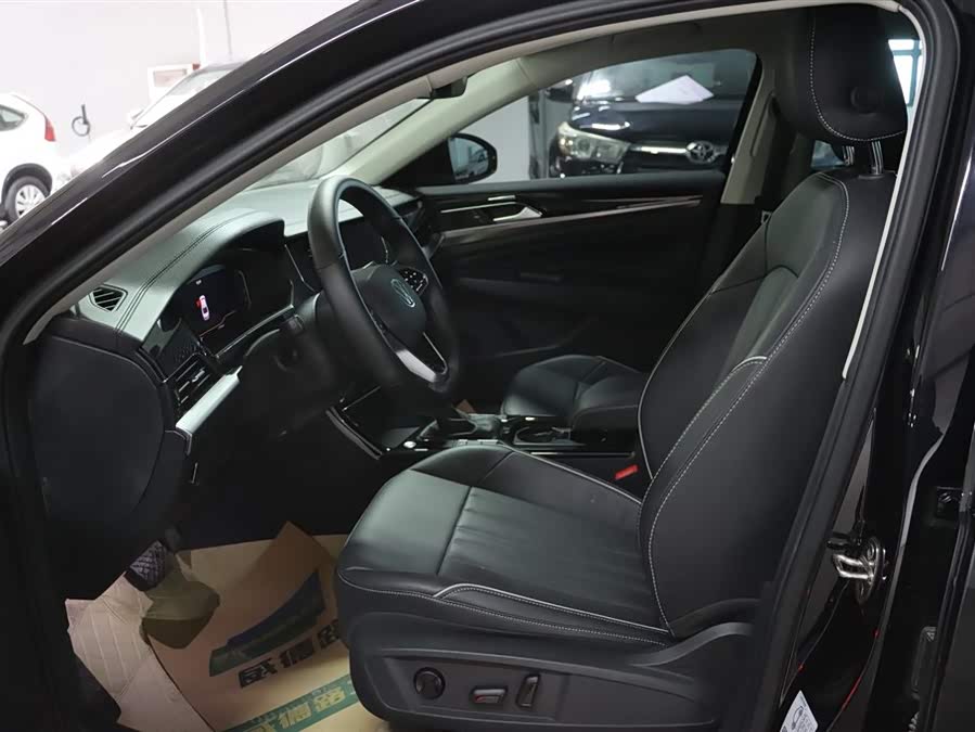 Volkswagen Passat 2022 immagine di auto #9