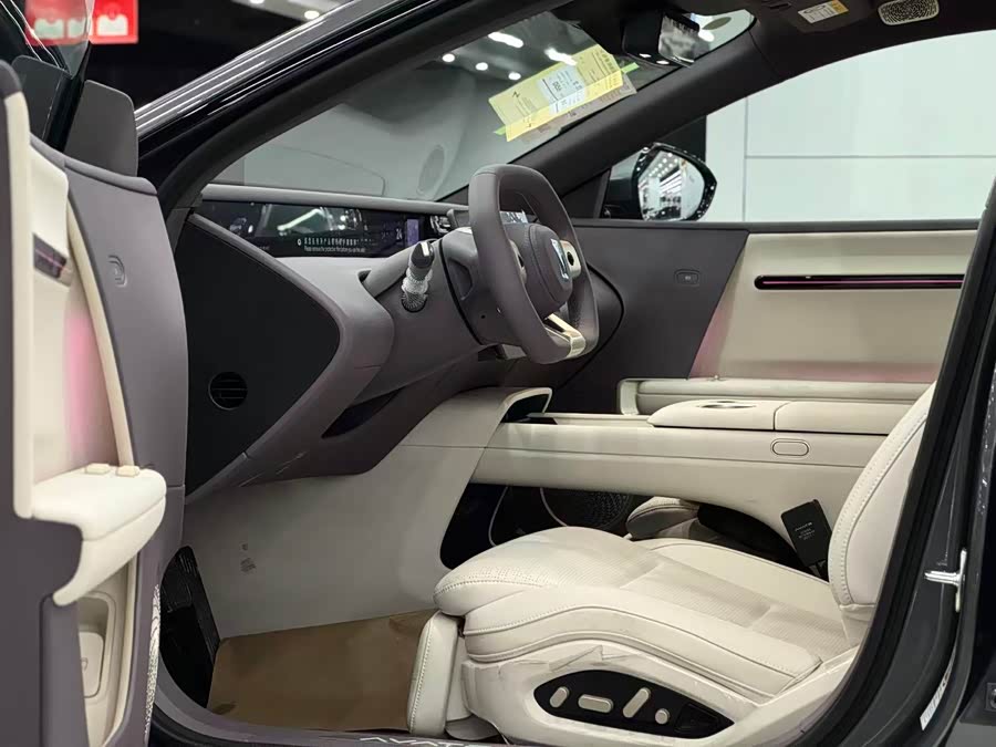 Avatr 06 2025 car image #9