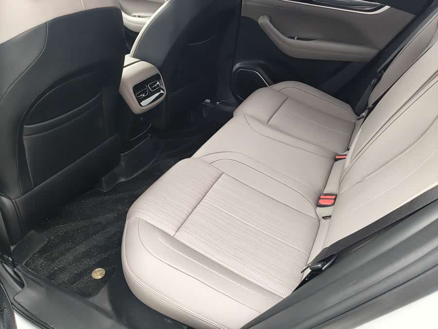 GEELY Boyue L 2025 car image #9