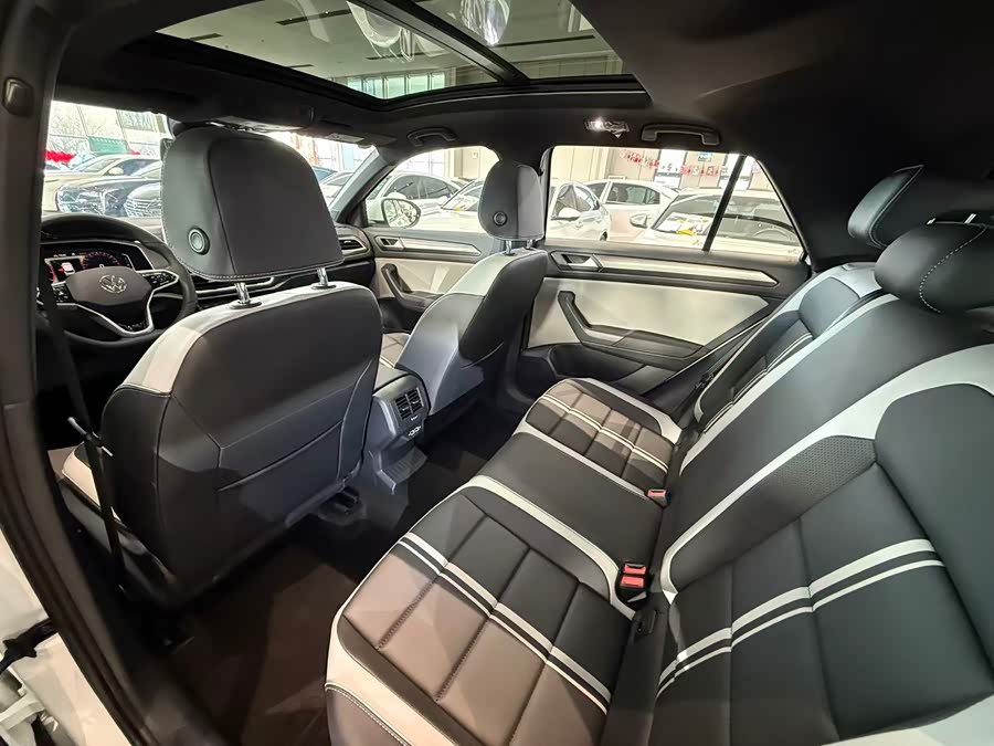 Volkswagen T-Roc 2026 car image #9