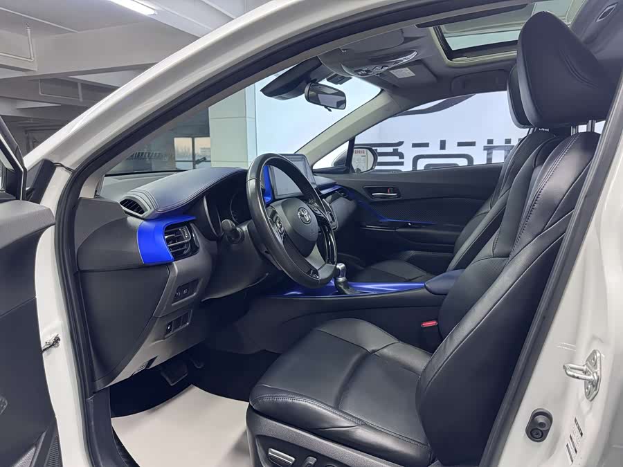 Toyota C-HR 2021 car image #9