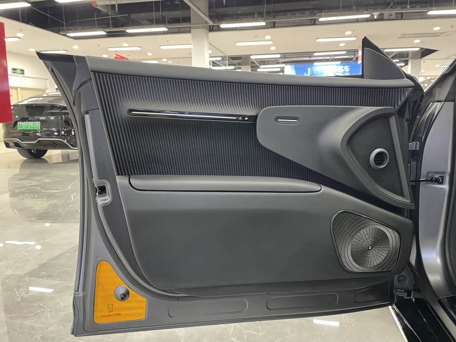 Avatr 12 2023 car image #9