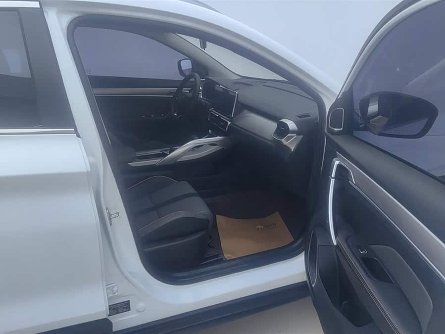 GEELY Coolray 2023 car image #9