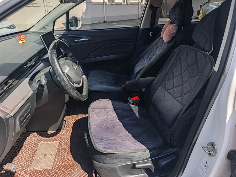 哪吒汽车 哪吒V 2020 汽车图片 #9