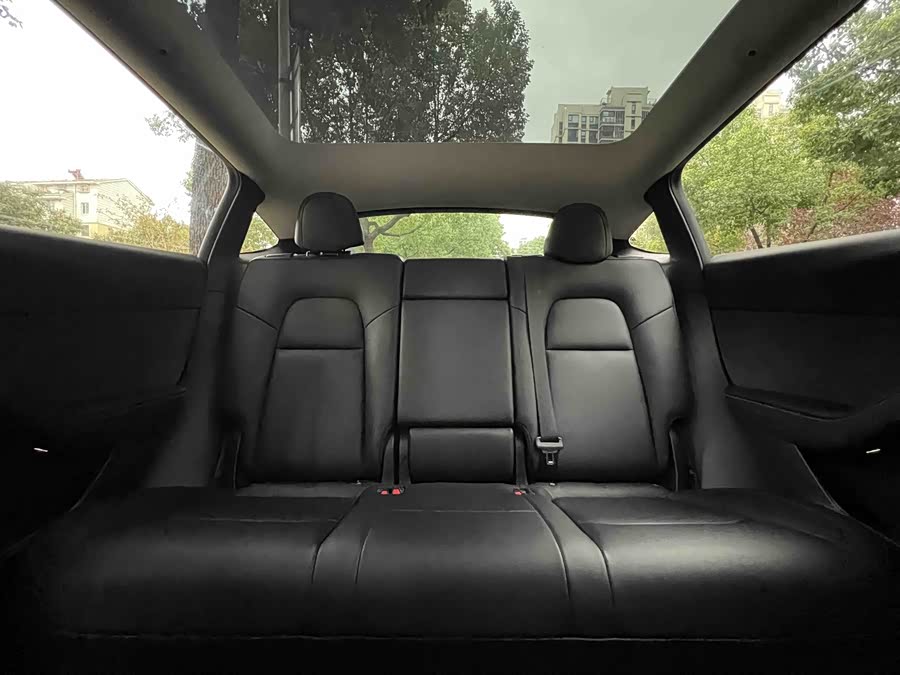Tesla Model Y 2022 car image #9