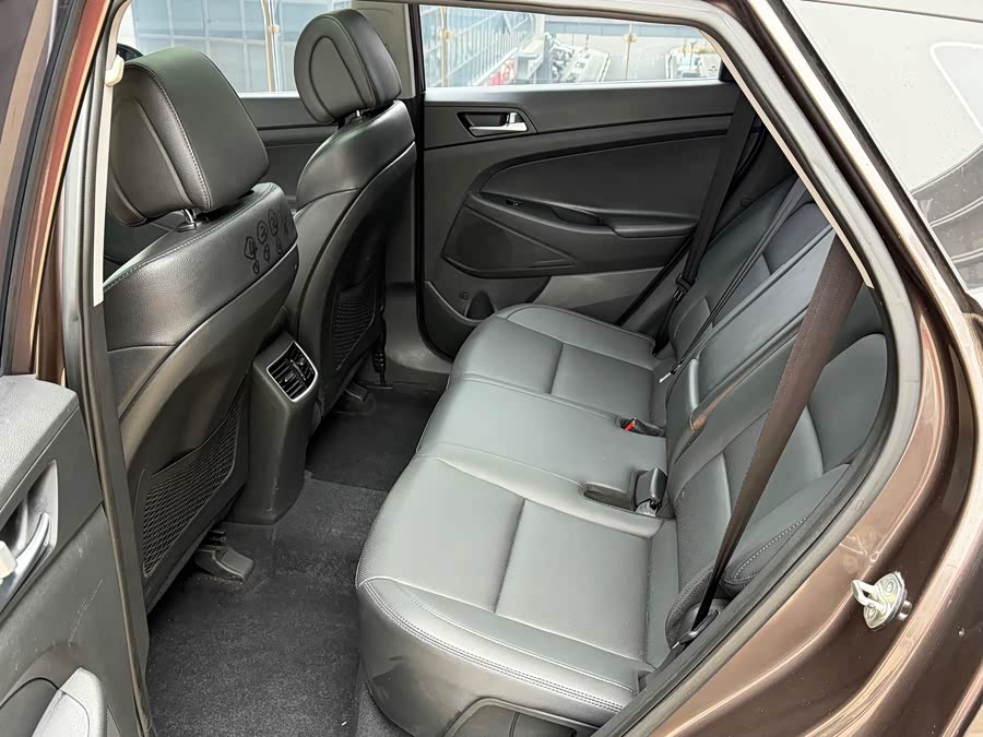 Hyundai Tucson 2016 car image #9