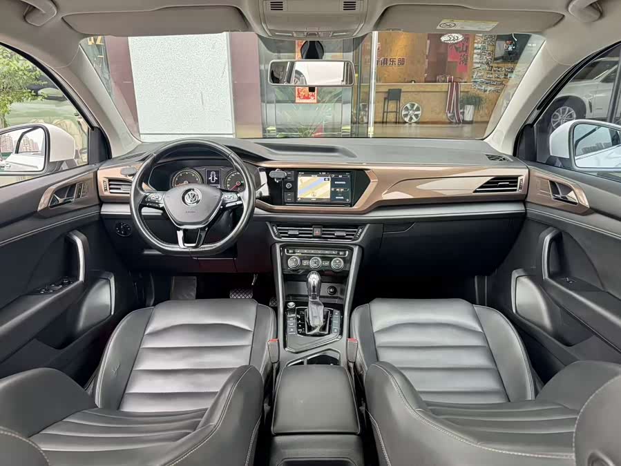 Volkswagen Tharu 2019 car image #9