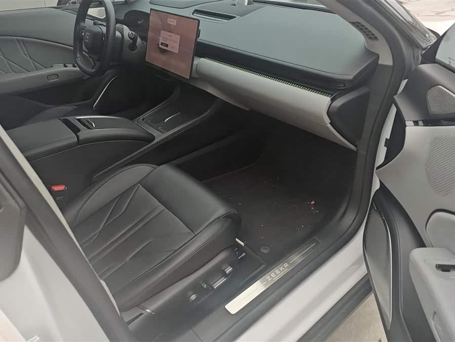 极氪 极氪007 2023 汽车图片 #9