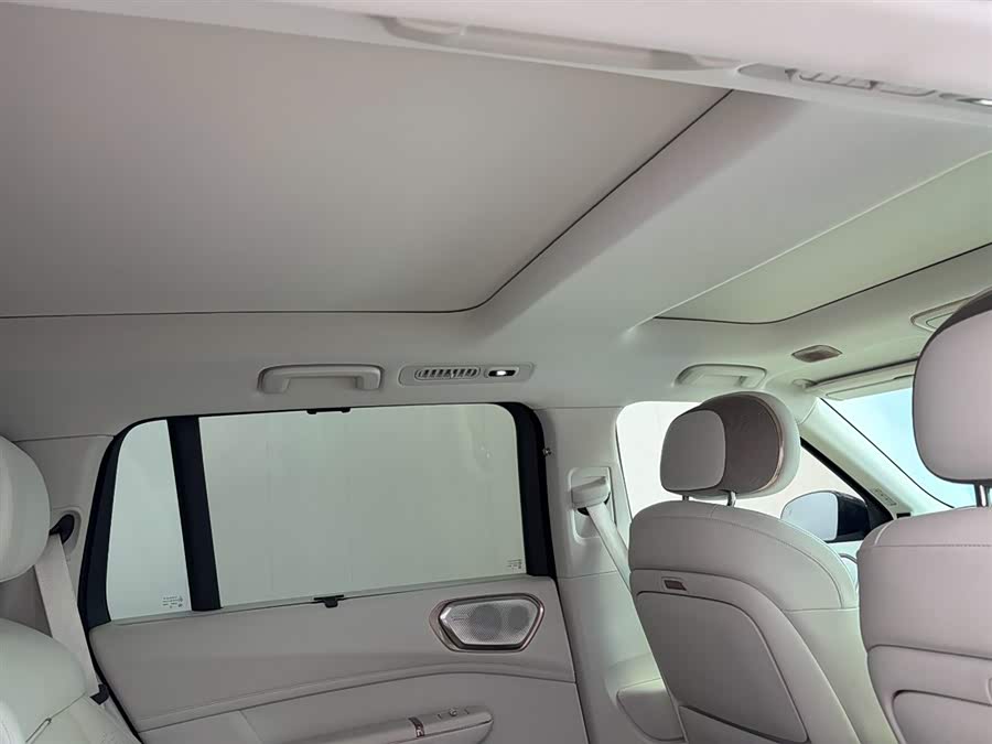 Lynk & Co 900 2025 car image #9